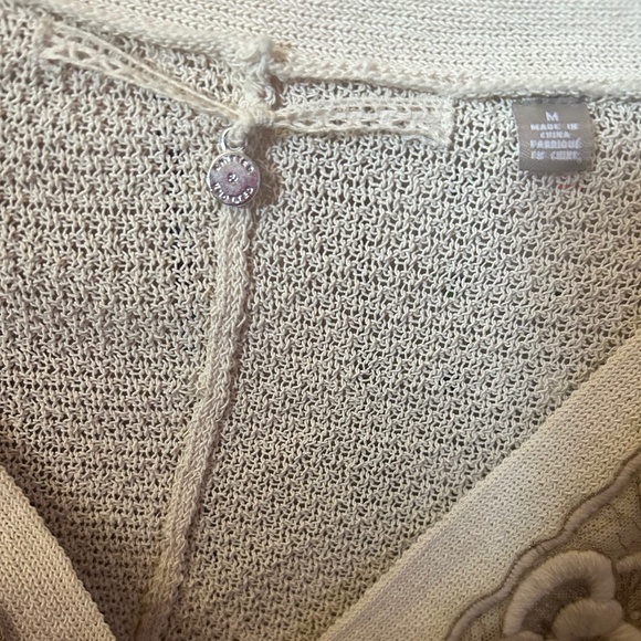 Knitted and Knotted Cropped Sweater - Picture 4 of 4